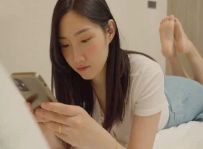 Chị vợ lén lút với anh nhân viên giao hàng
